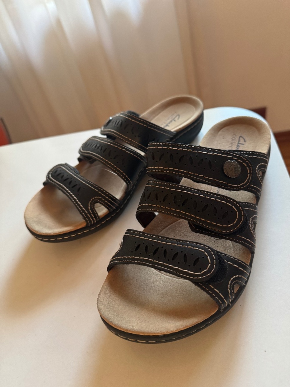Clarks black leather sandals summer shoes size 7, like new condition flat sandal